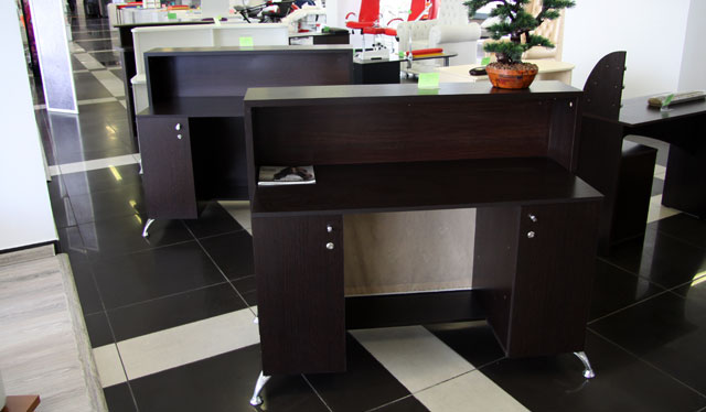 lemur-showroom-administrativniestoyki-in.jpg