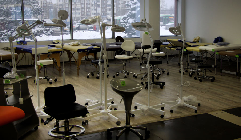 lemur-showroom-stulya-lampy-wide.jpg